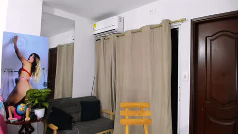 zou_quira online show from February 13, 1:56 am