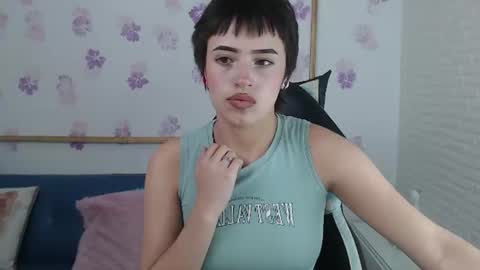 Snapshot of zowii_ chatting on June 10, 8:52 pm Zowii online show from June 10, 8:52 pm