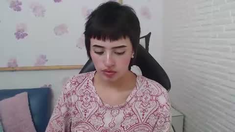 Snapshot of zowii_ chatting on June 11, 9:24 pm Zowii online show from June 11, 9:24 pm