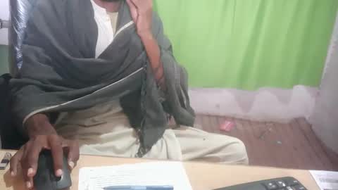 Snapshot of zoyakhan803 chatting on February 13, 11:17 am zoyakhan803 online show from February 13, 11:17 am