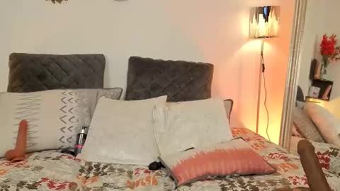 Snapshot of zuly_zahir_01 chatting on February 1, 12:18 am zuly goode online show from February 1, 12:18 am