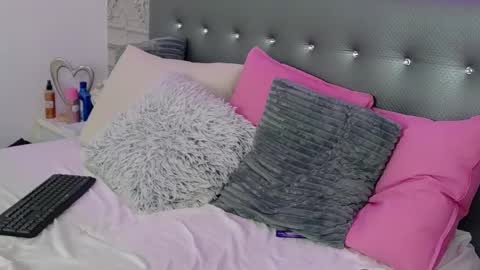 zurisaint online show from January 12, 6:13 pm