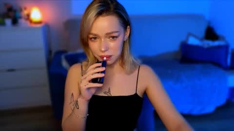 Snapshot of zuzzixx chatting on November 10, 6:23 am zuzzixx online show from November 10, 6:23 am