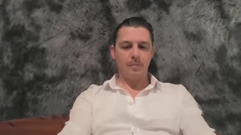 Snapshot of zyonart chatting on November 4, 9:47 pm Artnoyz Shower online show from November 4, 9:47 pm