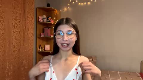 Snapshot of zyraelle chatting on February 14, 4:37 pm Lilith online show from February 14, 4:37 pm