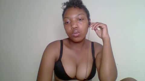zyraelle_01 online show from May 3, 10:16 pm