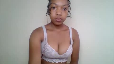 zyraelle_01 online show from May 10, 5:56 am