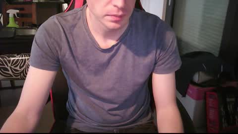 Snapshot of zyriosben chatting on February 4, 11:27 am zyriosben online show from February 4, 11:27 am