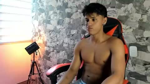 Snapshot of zyzz_1812 chatting on June 22, 7:55 pm zyzz_1812 online show from June 22, 7:55 pm