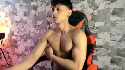 Snapshot of zyzz_1812 chatting on June 29, 3:45 pm zyzz_1812 online show from June 29, 3:45 pm