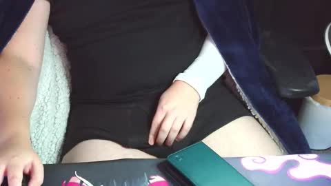 zzz1111230776 online show from October 24, 10:22 am