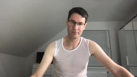 Snapshot of zzz123_cam chatting on December 22, 3:55 pm zzz123_cam online show from December 22, 3:55 pm