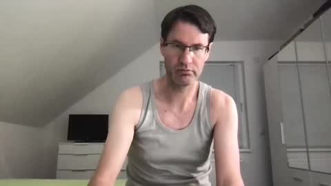 Snapshot of zzz123_cam chatting on March 2, 3:48 pm zzz123_cam online show from March 2, 3:48 pm