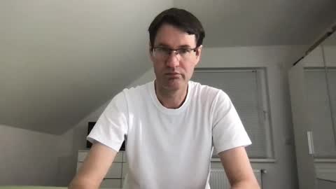 Snapshot of zzz123_cam chatting on March 7, 3:28 pm zzz123_cam online show from March 7, 3:28 pm