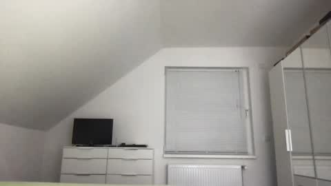 Snapshot of zzz123_cam chatting on November 1, 3:58 pm zzz123_cam online show from November 1, 3:58 pm