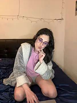 Snapshot of Lunaabbey chatting on February 21, 9:27 pm Lunaabbey online show from February 21, 9:27 pm