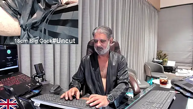 Snapshot of OnlineBossUK chatting on April 27, 2:53 am OnlineBossUK online show from April 27, 2:53 am