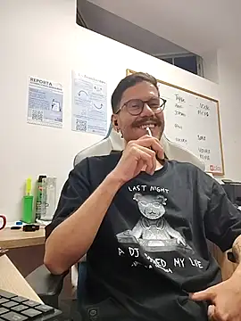 AndyHepburn online show from November 10, 11:59 pm