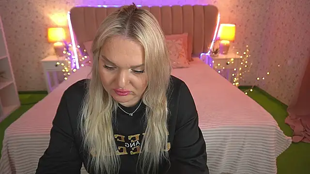 MissyMartinez online show from March 19, 7:18 am