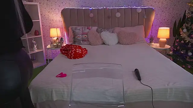 MissyMartinez online show from December 20, 8:10 am