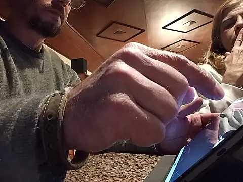 Snapshot of coolkasal chatting on April 11, 9:52 pm coolkasal online show from April 11, 9:52 pm