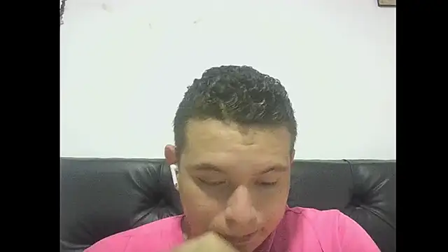 Snapshot of mons41 chatting on May 26, 11:23 pm mons41 online show from May 26, 11:23 pm