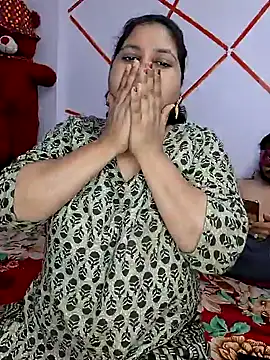 MOM-SUN-COUPLE online show from January 24, 4:39 pm