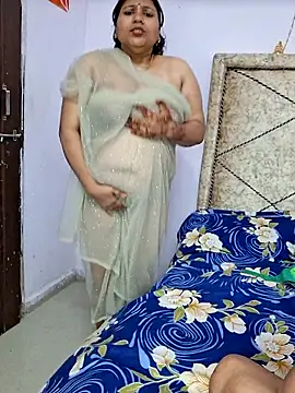 MOM-SUN-COUPLE online show from February 11, 8:10 pm