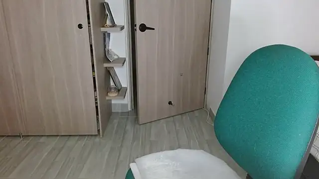 mia  lopez  online show from April 9, 4:12 am