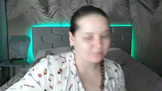 uliastar online show from February 4, 1:48 pm