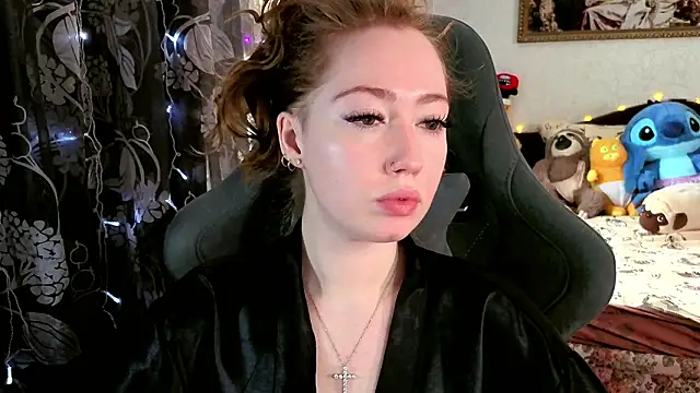 Snapshot of TinaBrook chatting on March 25, 5:02 am TinaBrook online show from March 25, 5:02 am