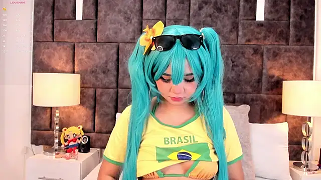 Snapshot of Petit-Rosse chatting on December 3, 5:23 pm Petit-Rosse online show from December 3, 5:23 pm