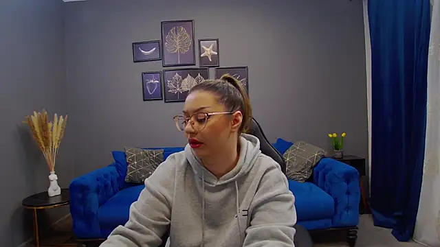 Katewalker  online show from December 7, 5:09 pm