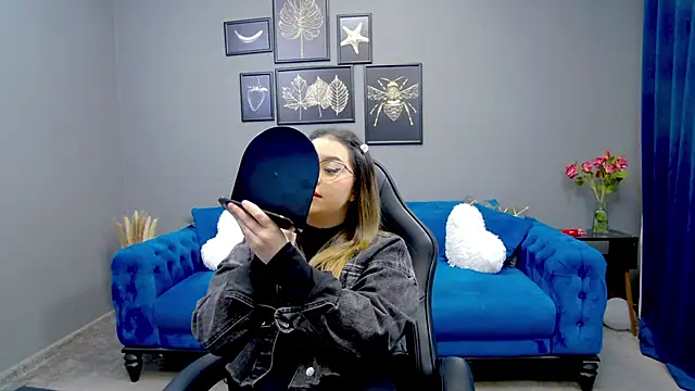 Katewalker  online show from March 4, 6:07 pm