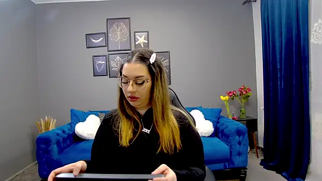 Katewalker  online show from March 13, 6:12 pm