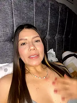 Snapshot of martina_contreras chatting on January 17, 3:11 am martina contreras online show from January 17, 3:11 am