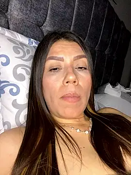 Snapshot of martina_contreras chatting on January 18, 2:04 am martina contreras online show from January 18, 2:04 am