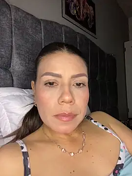 Snapshot of martina_contreras chatting on February 1, 3:49 am martina contreras online show from February 1, 3:49 am