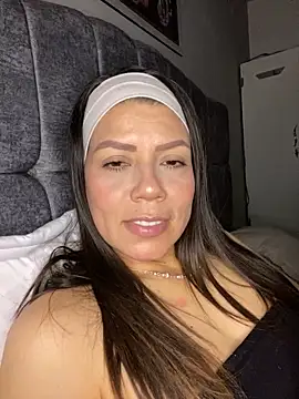 Snapshot of martina_contreras chatting on February 9, 4:05 am martina contreras online show from February 9, 4:05 am