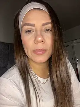 Snapshot of martina_contreras chatting on February 10, 4:05 am martina contreras online show from February 10, 4:05 am