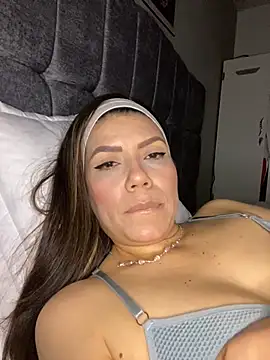 Snapshot of martina_contreras chatting on February 11, 5:12 am martina contreras online show from February 11, 5:12 am