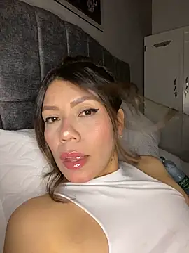 Snapshot of martina_contreras chatting on February 25, 6:12 am martina contreras online show from February 25, 6:12 am