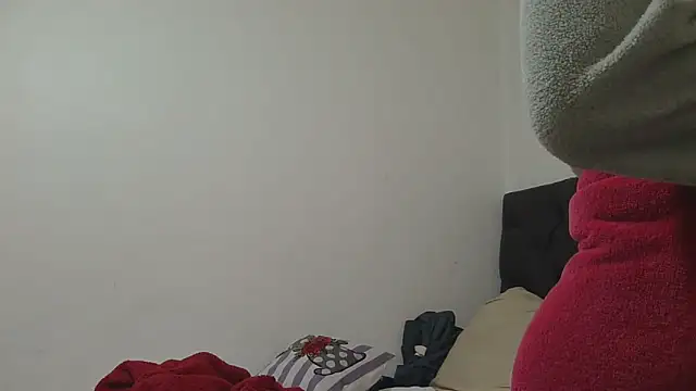 sluttylaura21 online show from May 14, 6:53 am