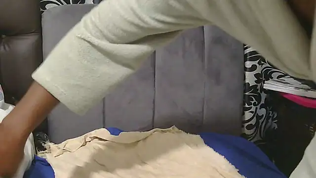 sluttylaura21 online show from May 15, 8:27 pm