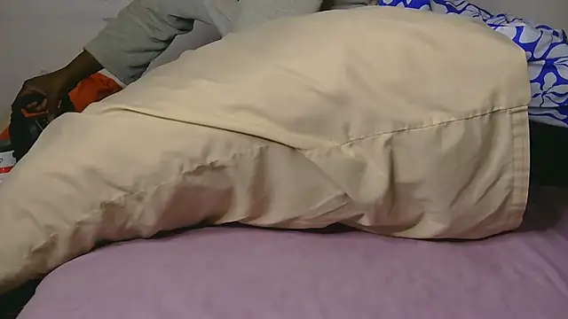 sluttylaura21 online show from May 18, 4:40 am