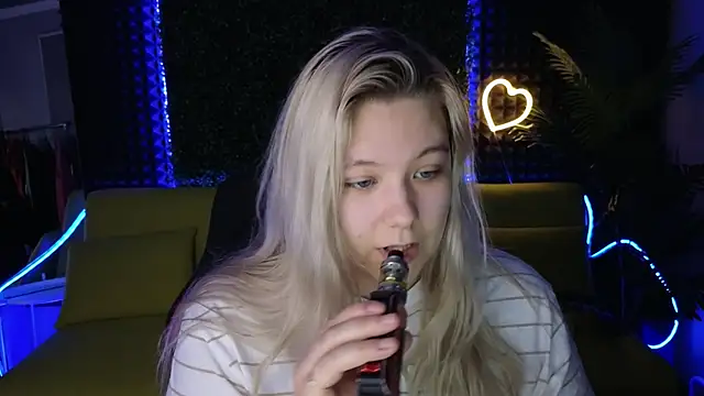 Snapshot of DjennaPalme chatting on December 15, 2:41 am DjennaPalme online show from December 15, 2:41 am