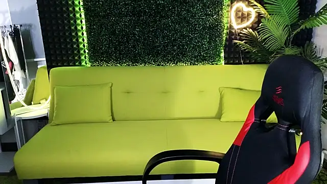 Snapshot of DjennaPalme chatting on January 3, 3:05 am DjennaPalme online show from January 3, 3:05 am