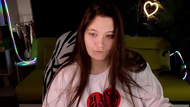 Snapshot of DjennaPalme chatting on January 25, 1:43 am DjennaPalme online show from January 25, 1:43 am