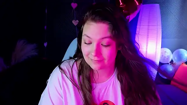 Snapshot of DjennaPalme chatting on February 18, 3:21 am DjennaPalme online show from February 18, 3:21 am