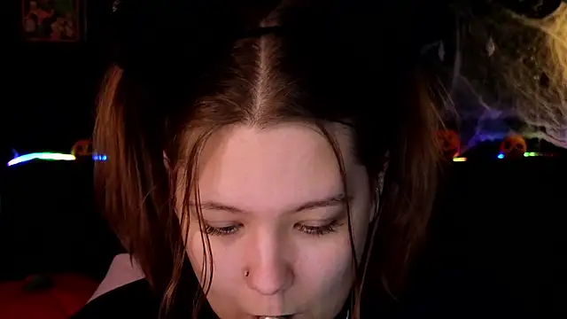 Snapshot of DjennaPalme chatting on November 1, 1:40 am DjennaPalme online show from November 1, 1:40 am